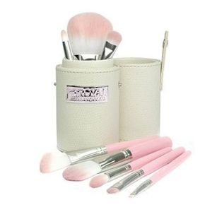 ROYAL & LANGNICKEL

9pc Travel Brush Kit